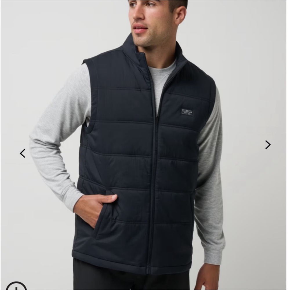 Travis Mathew Navy Puffer Vest.  EUC.  XL